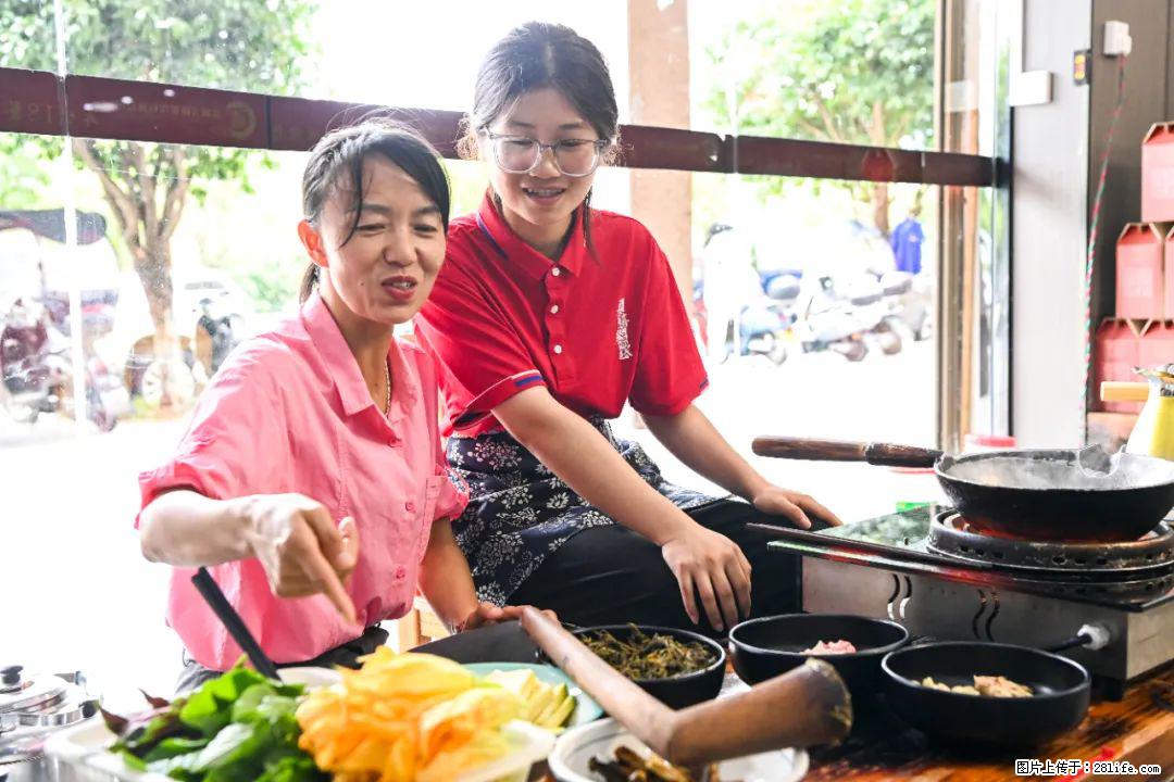 全网追的“扁担女孩”,找了一份暑假工,时薪12元 - 临沂生活资讯 - 临沂28生活网 linyi.28life.com